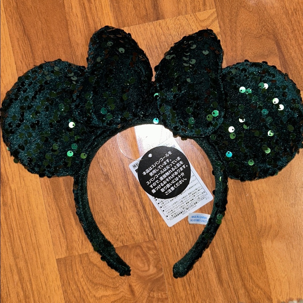 NWT Tokyo Disney Holiday Christmas Sequin and Velvet Minnie Mouse Ears Headband